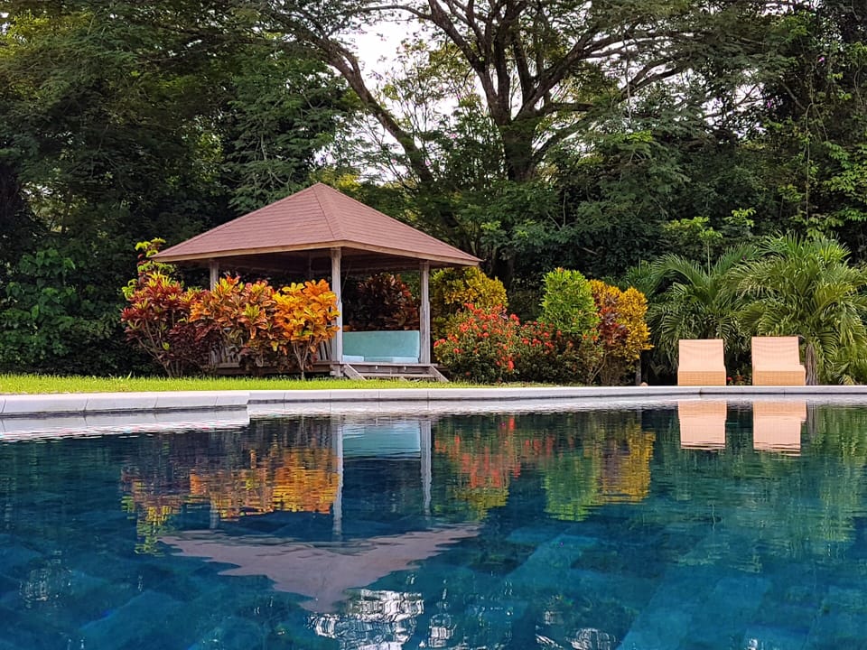 Pool Valence