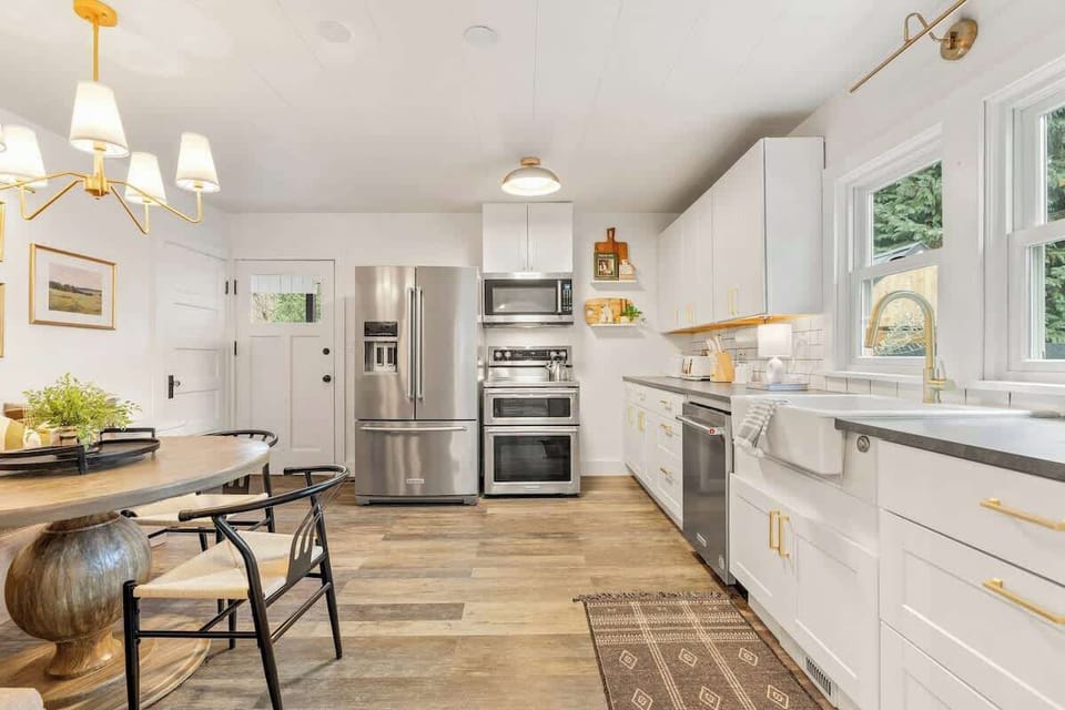 Prepare dishes with a touch of lakeside inspiration in our kitchen, where meals come to life with modern amenities.