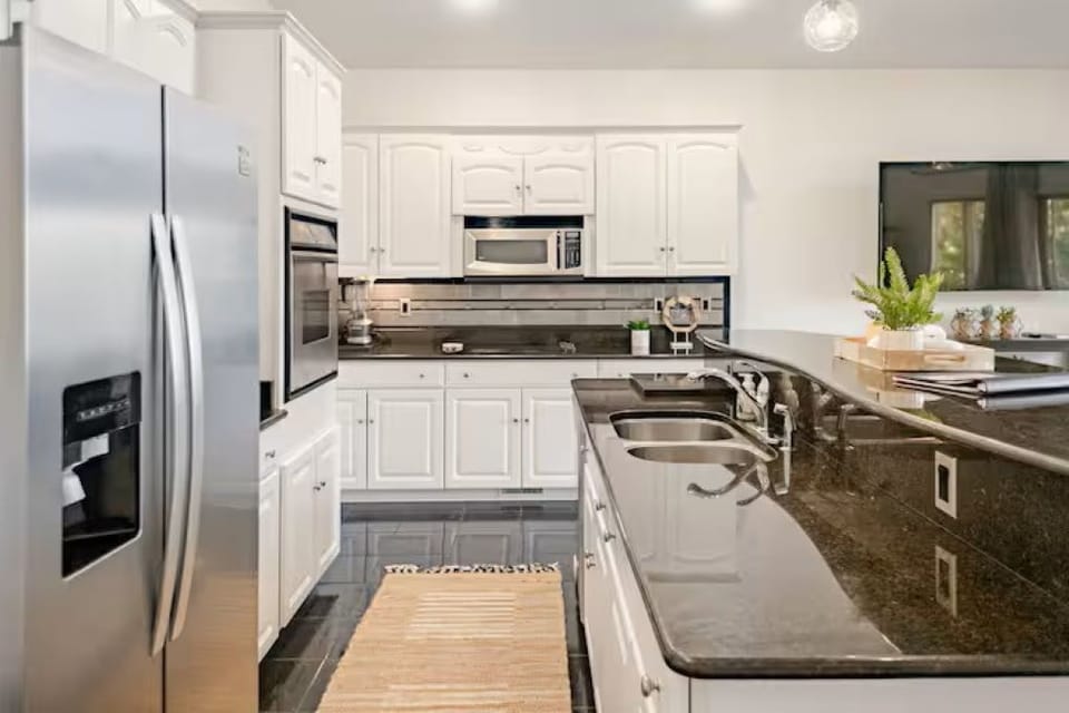 full kitchen