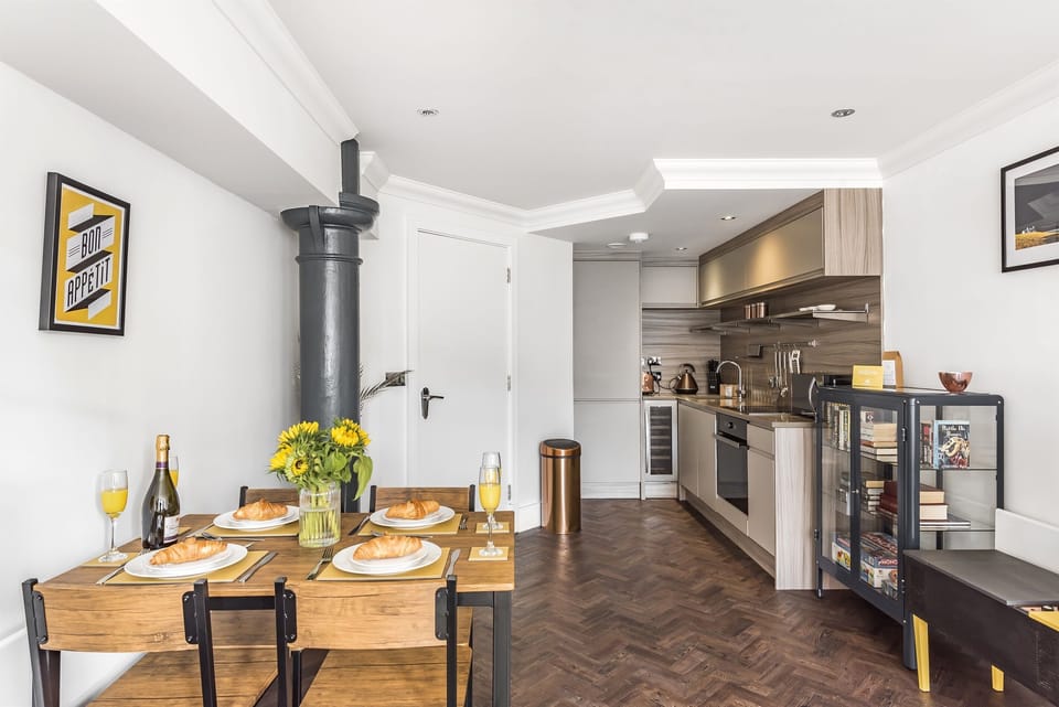 Open plan lounge/diner/kitchen