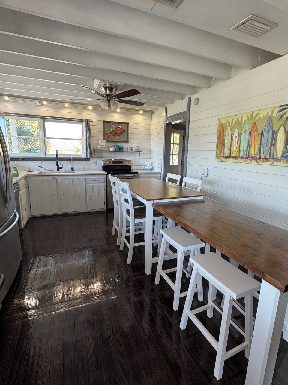 Kitchen dining area