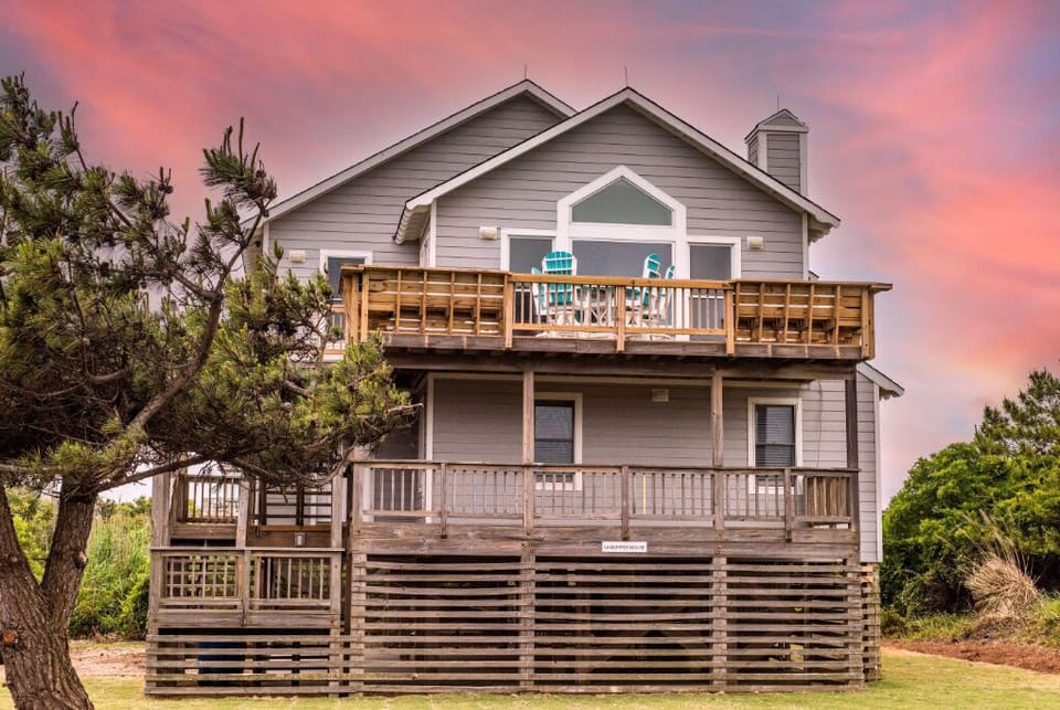Immerse yourself in the stunning scenery of this breathtaking location.