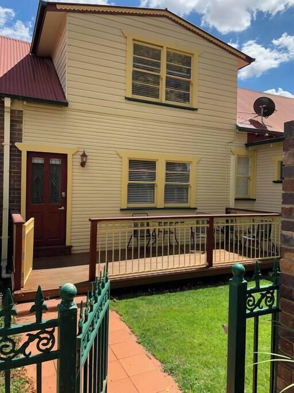 Enclosed deck and backyard (1)