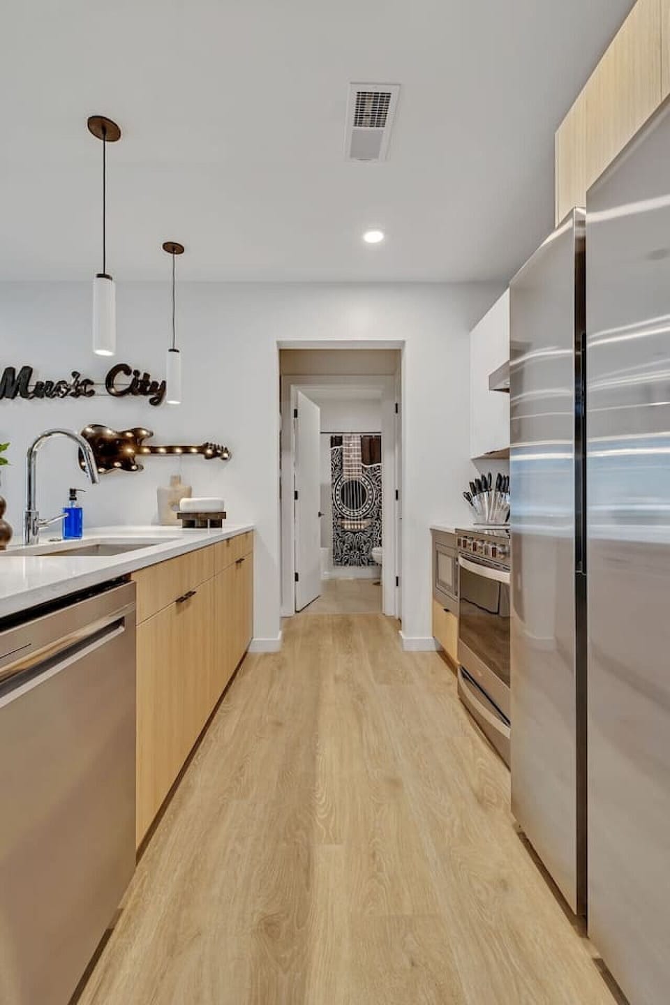 Fully equipped kitchen with 4 person seating, Keurig coffee maker with coffee provided, and everything you`d need to make a home cooked meal