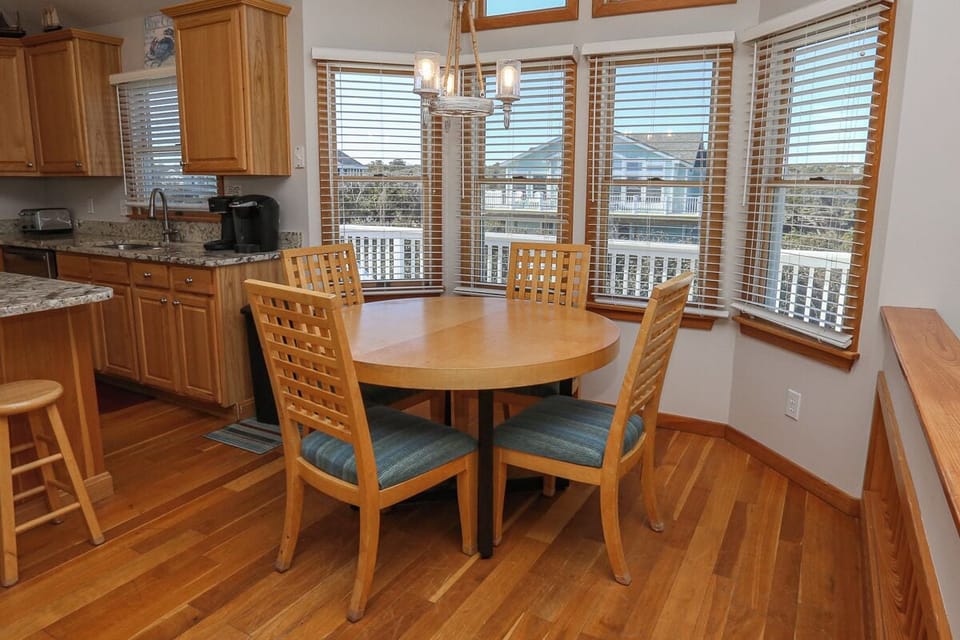 Dining 2 2025