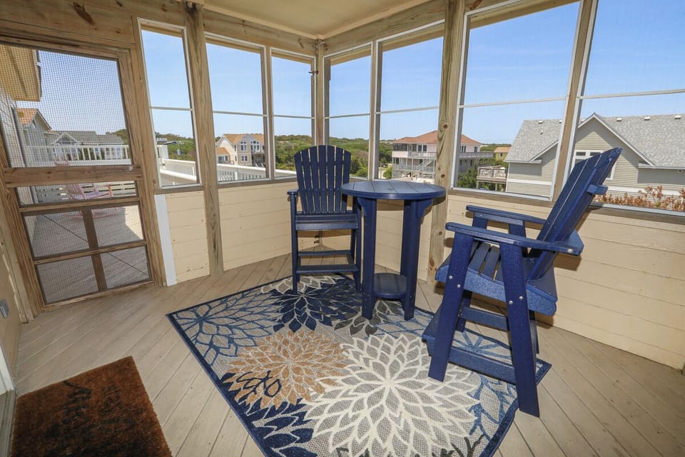 Screened in Porch 2022