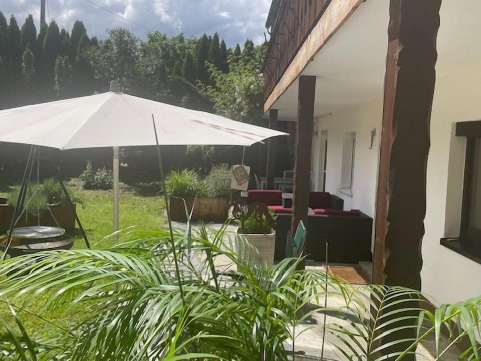 Ferienwohnung bis 3 Personen, auf 2 Ebenen, 80 qm, Balkon und Terrasse House in Bavaria