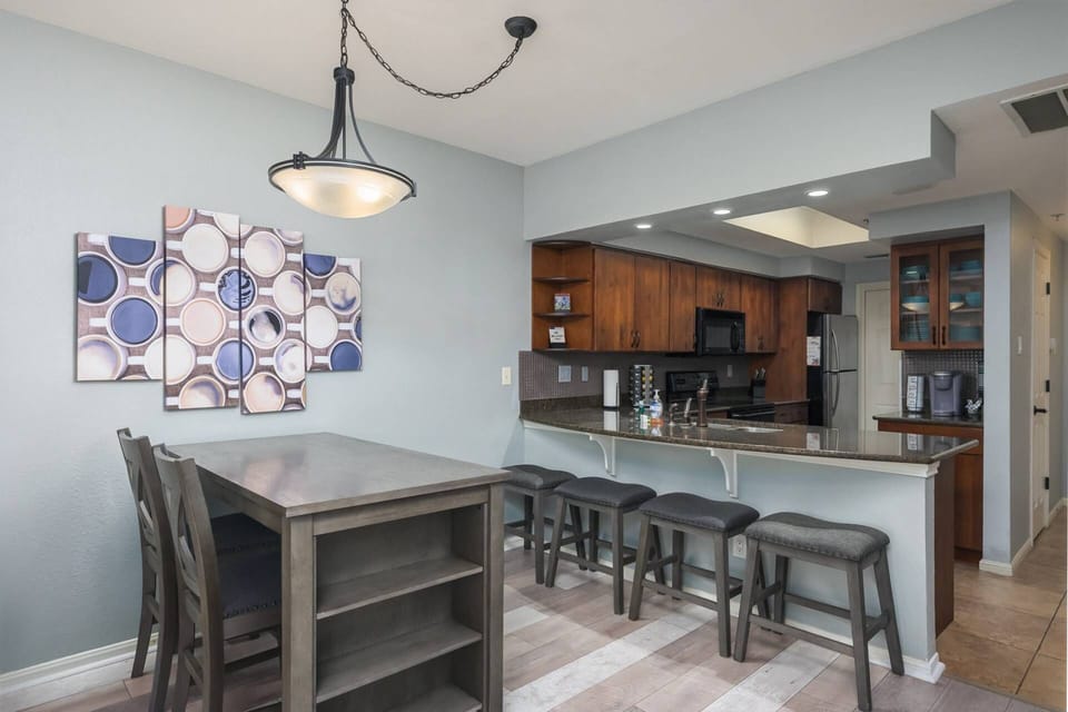 Full kitchen