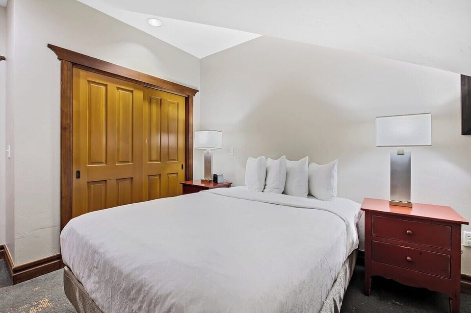 Secondbedroom with either one queen or two twin beds depending on unit assigned
