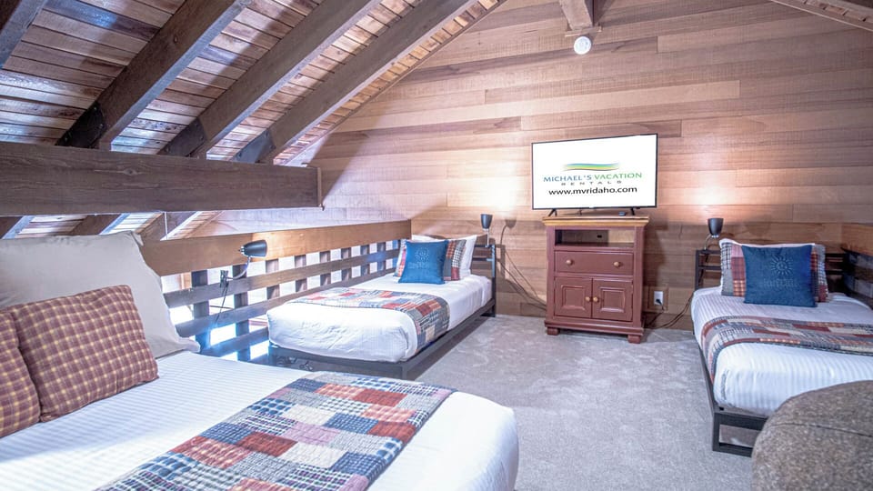 Upper level open loft bedroom
