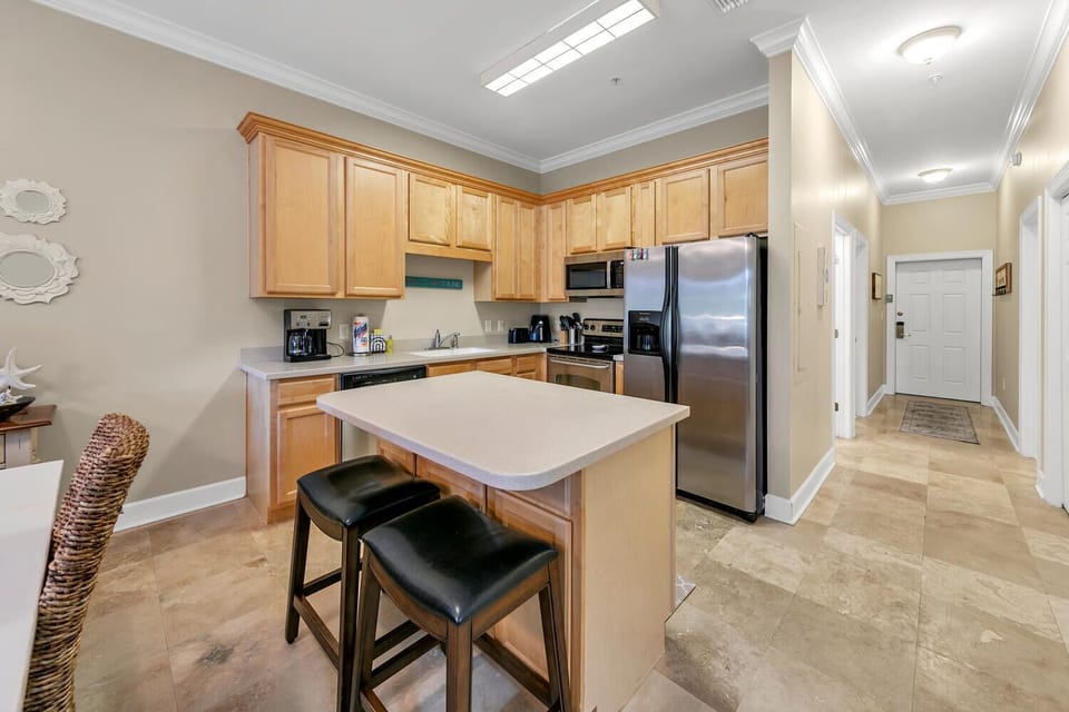 Kitchen with eat-in bar seating