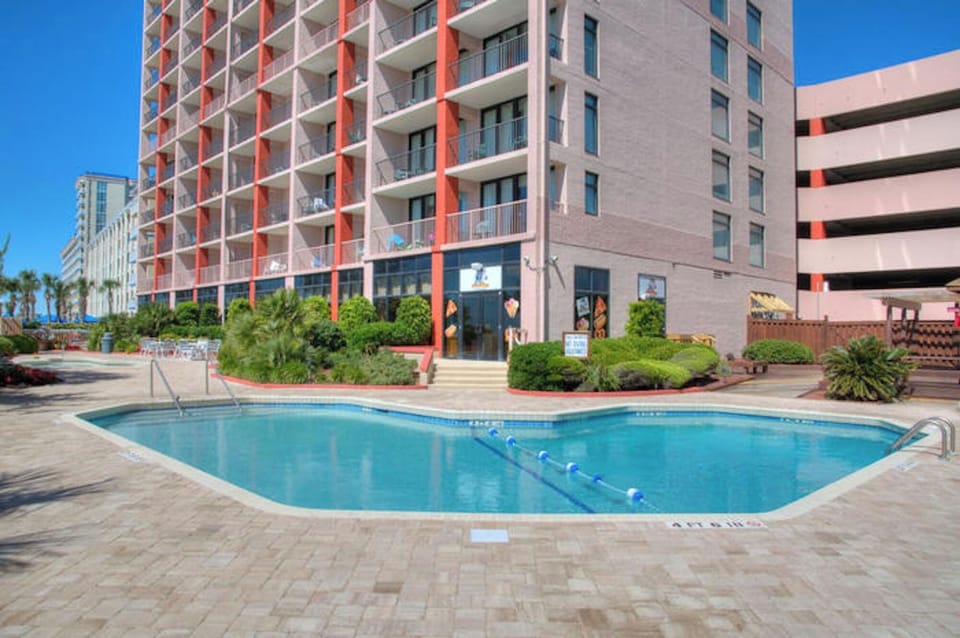 Check out the crystal clear pool.