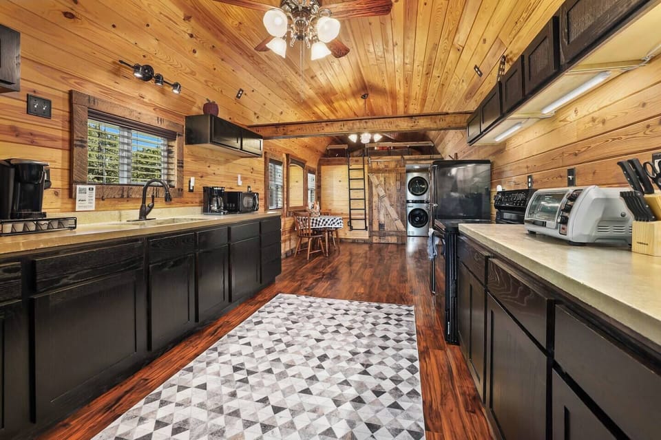 Spacious, well-stocked kitchen