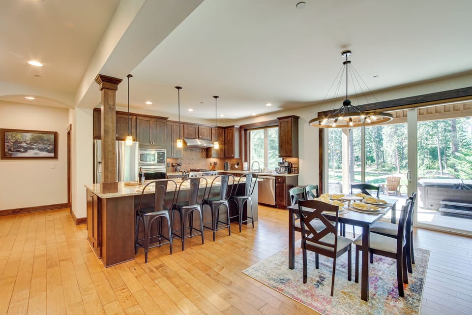 Kitchen | Dining Area