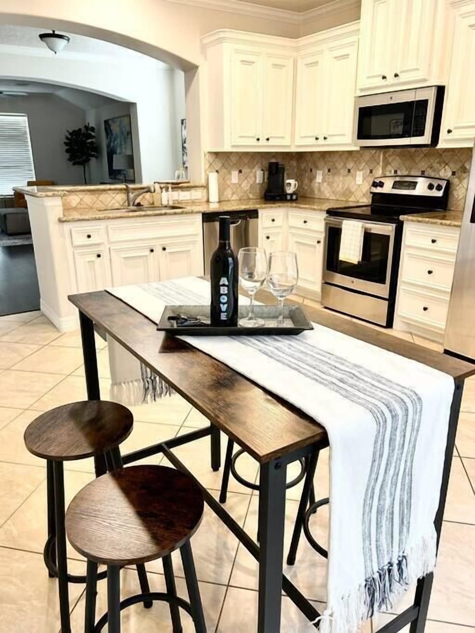 eating area in the kitchen