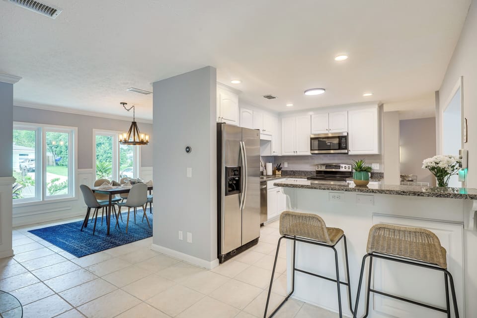 Kitchen | Cooking Basics | Coffee Maker | Paper Towels/Trash Bags Provided