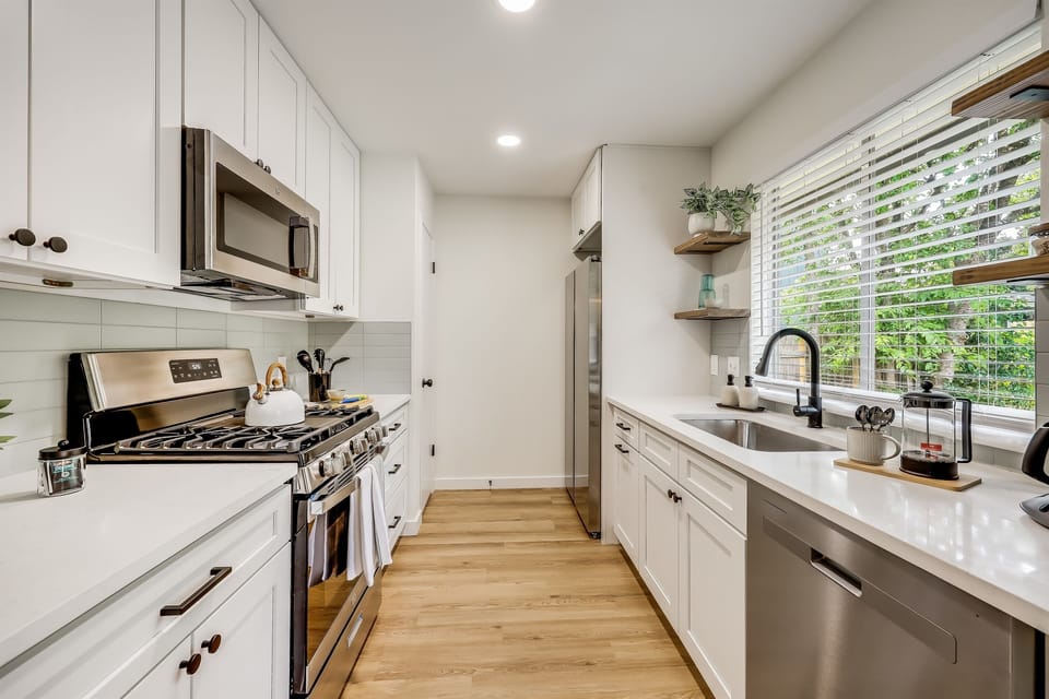 Kitchen - You have all new stainless steel appliances, coffee maker, french press, air fryer, rice cooker and Brita Filter. 