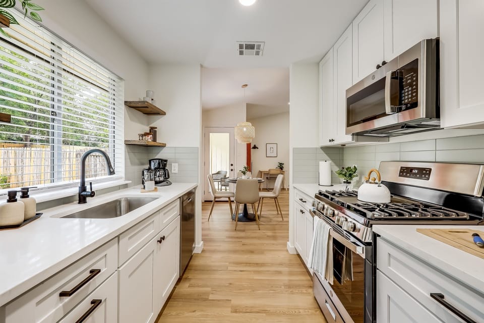 Kitchen and Dining area - Prepare your gourmet meals in this fully remodeled kitchen with your groceries from HEB Grocers (3 Minute Drive),  Whole Foods (3 Minute Drive), or Costco (8 Minute Drive).