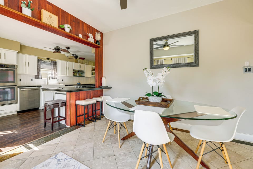 Casual Dining Area | Free WiFi | Kitchen Area