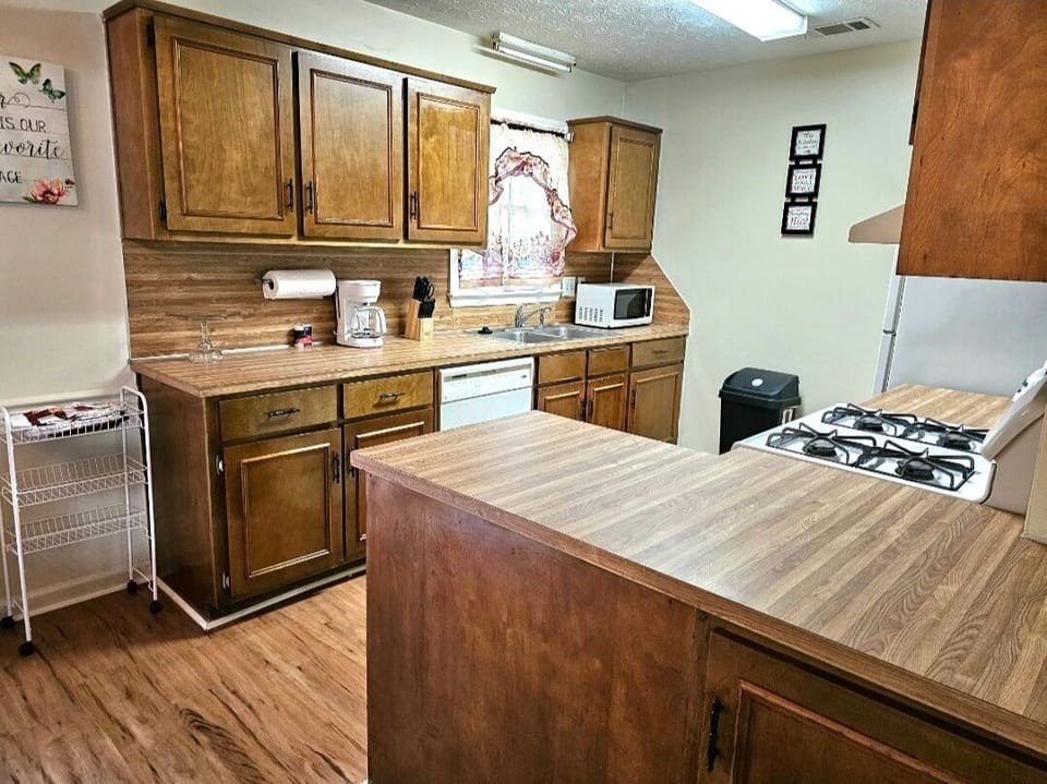 Full Kitchen 