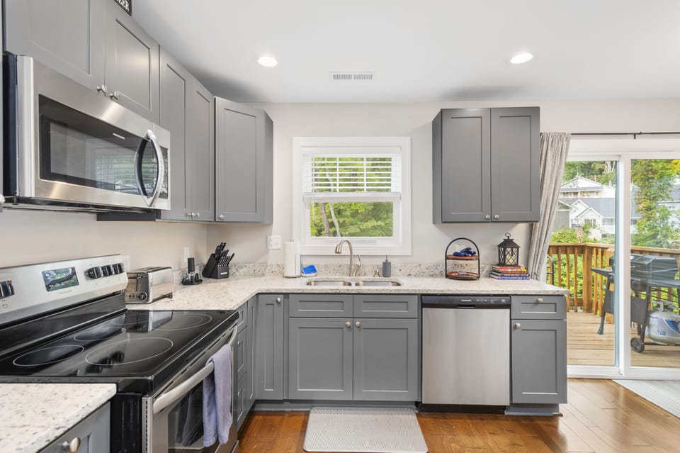 Fully equipped kitchen.