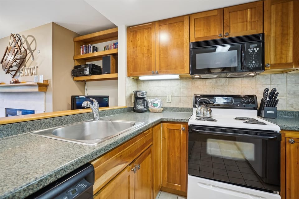 Upgraded kitchen, plenty of counterspace.  Stocked to aid in cooking those home cooked meals