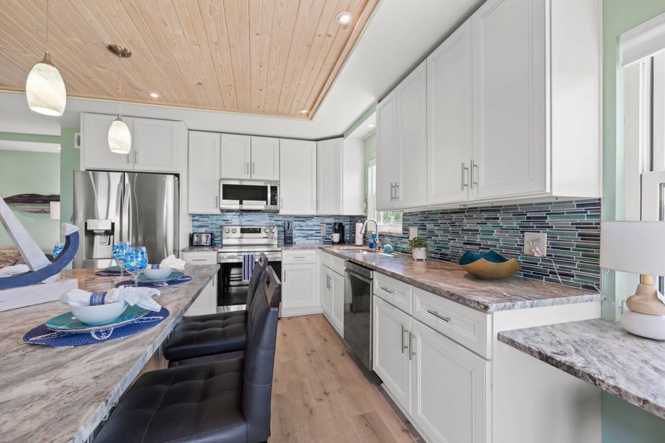 Fully Equipped Kitchen with All the Conveniences of Home!