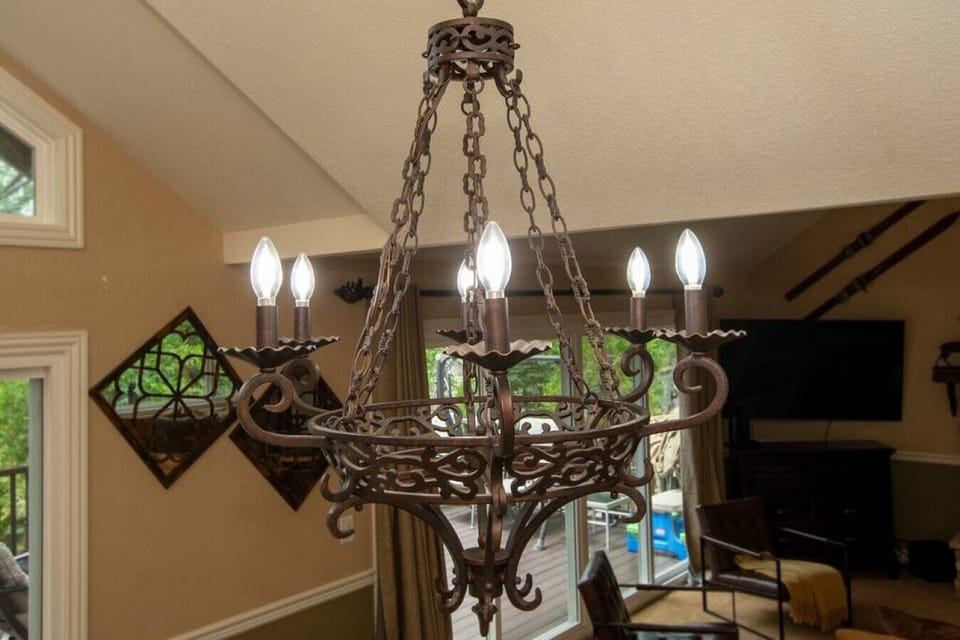 Lovely details in the chandelier