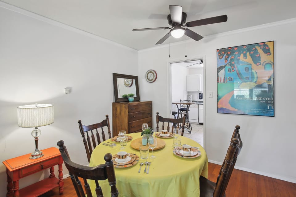 Dining Area | Dishware/Flatware Provided