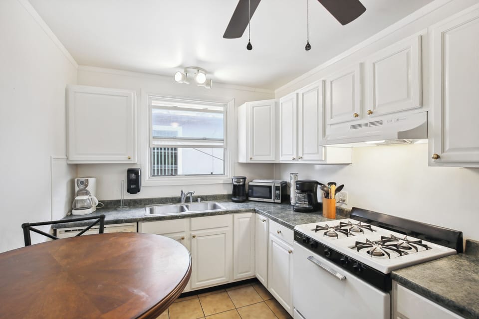 Kitchen | Cooking Basics | Coffee Maker | Paper Towels/Trash Bags Provided