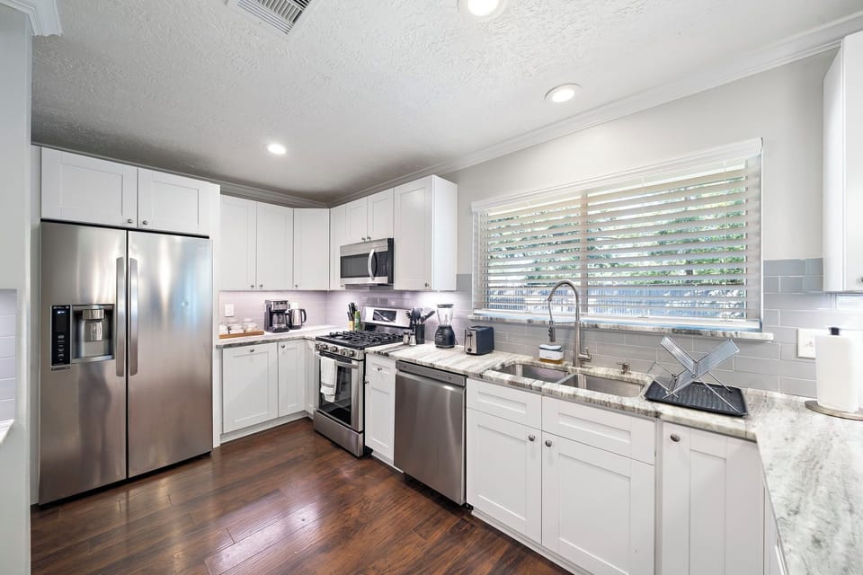Fridge dispenses water and ice! Stainless steel appliances. 