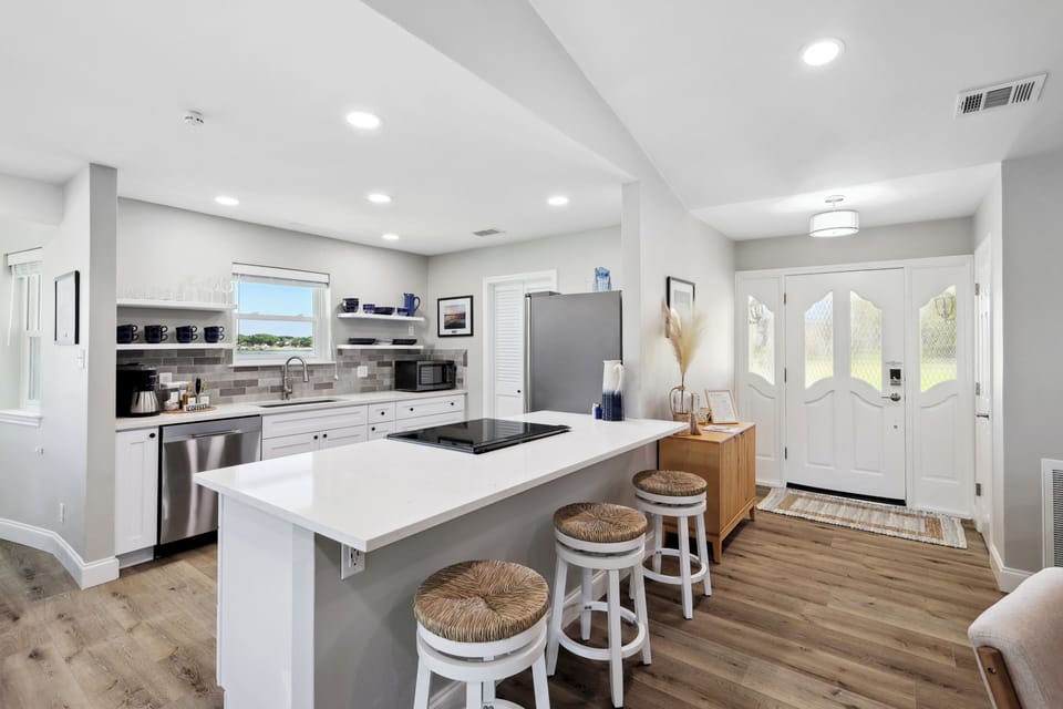 Lots of room for making dinners in the kitchen
