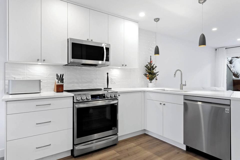 Brand new LG appliances & Zwilling small appliances.