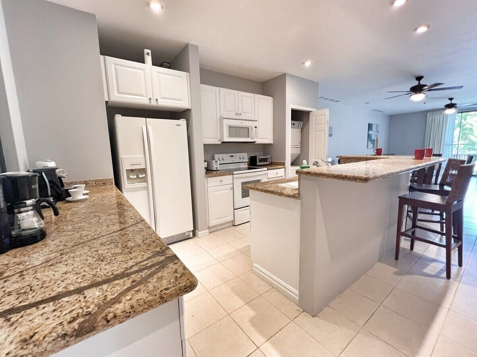 The full kitchen allows you to cook your own meals (or reheat your leftovers).  We can also connect you with in-home chefs that can prepare meals in the condo.  