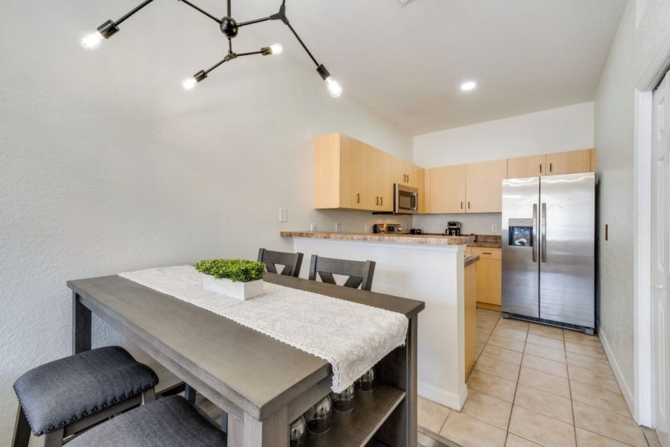 Dining Area | Dishware/Flatware Provided