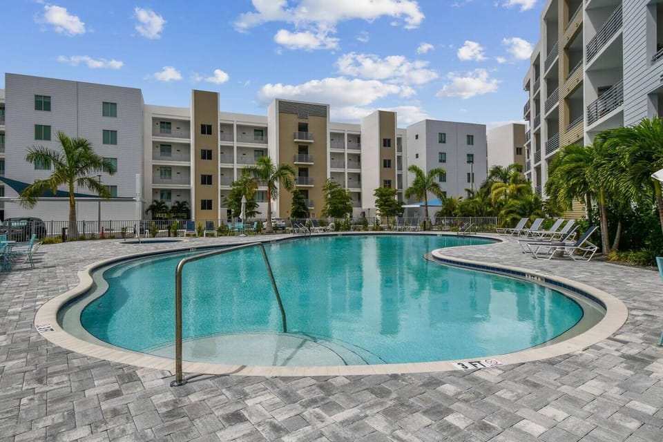 Resort style pool area with amenities