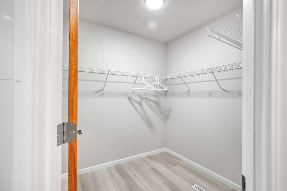 Large closet to hang up your clothes