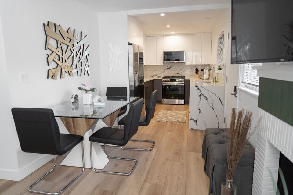 DINING AREA -- View 3D Virtual Tour of the Property Here: https://tinyurl.com/yhf97uzy