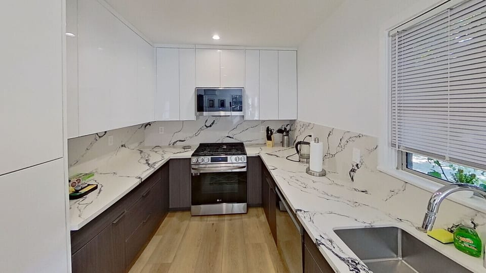 KITCHEN -- View 3D Virtual Tour of the Property Here: https://tinyurl.com/yhf97uzy