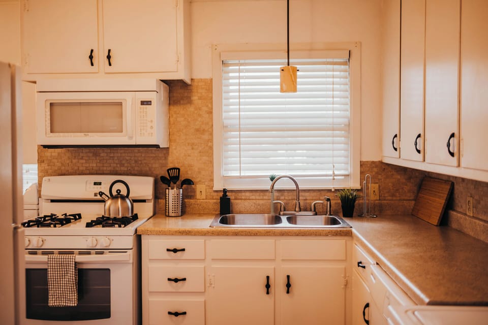 Nice kitchen with all the amenities you will need. 