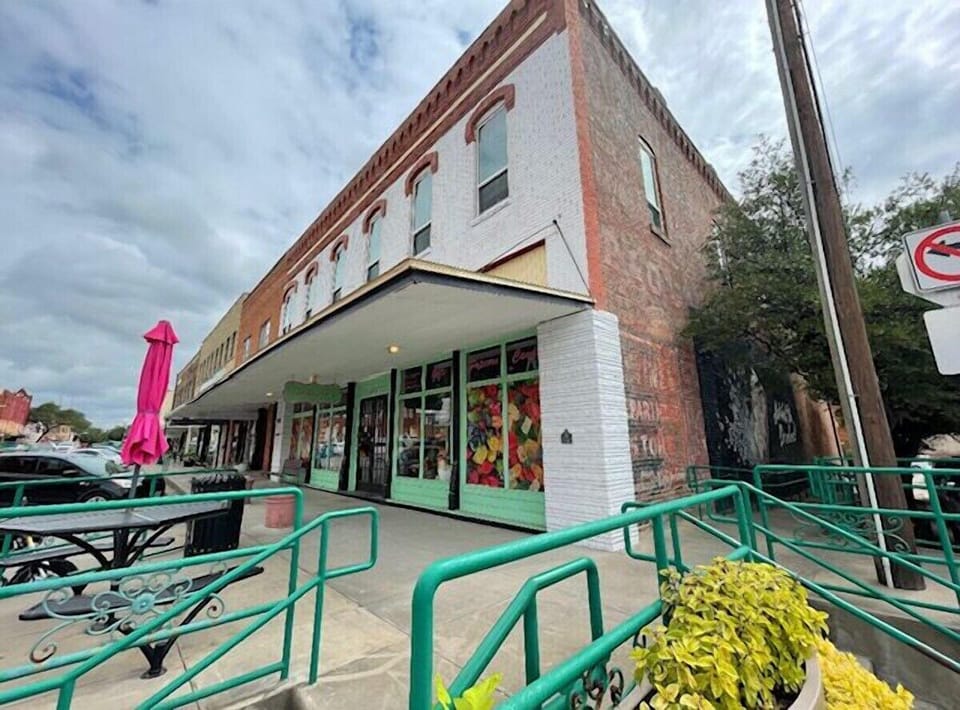 Lofts are located above the world-famous popcorn store. 
