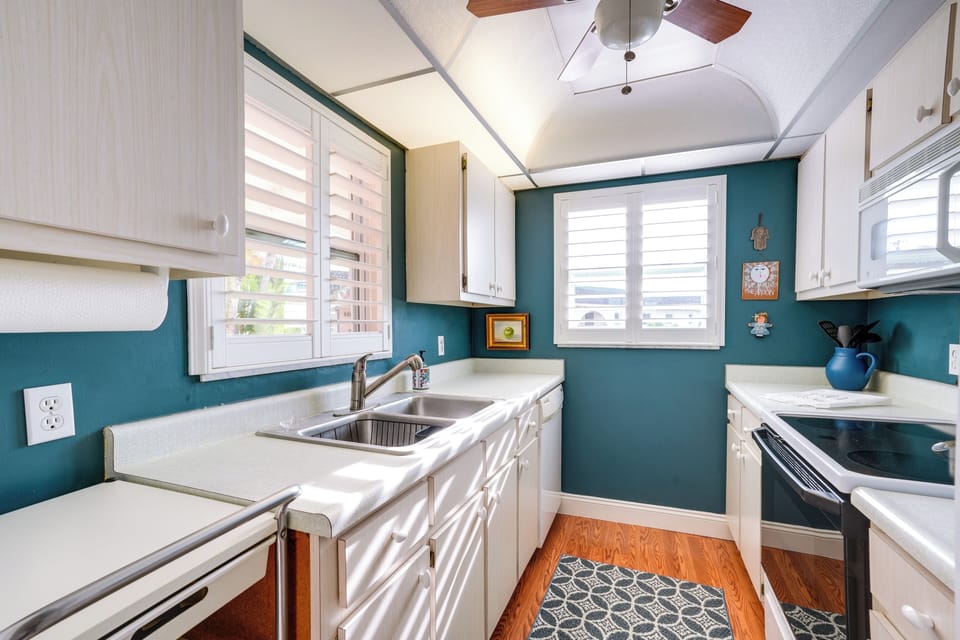 Kitchen | Cooking Basics | Coffee Maker | Trash Bags & Paper Towels Provided