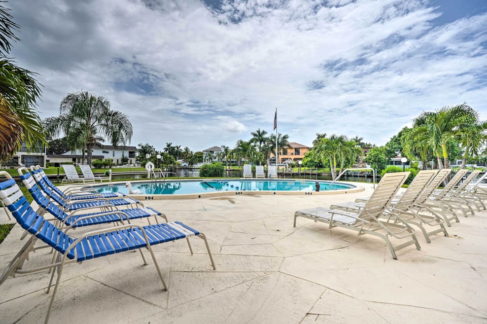 Windsor Manor Community Amenities | Heated Outdoor Pool | Canal Views