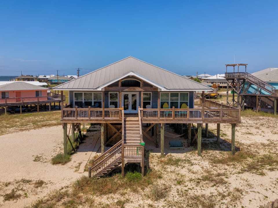 Cute beach cottage vacation rental with Dauphin Island Real Estate. Quick beach access