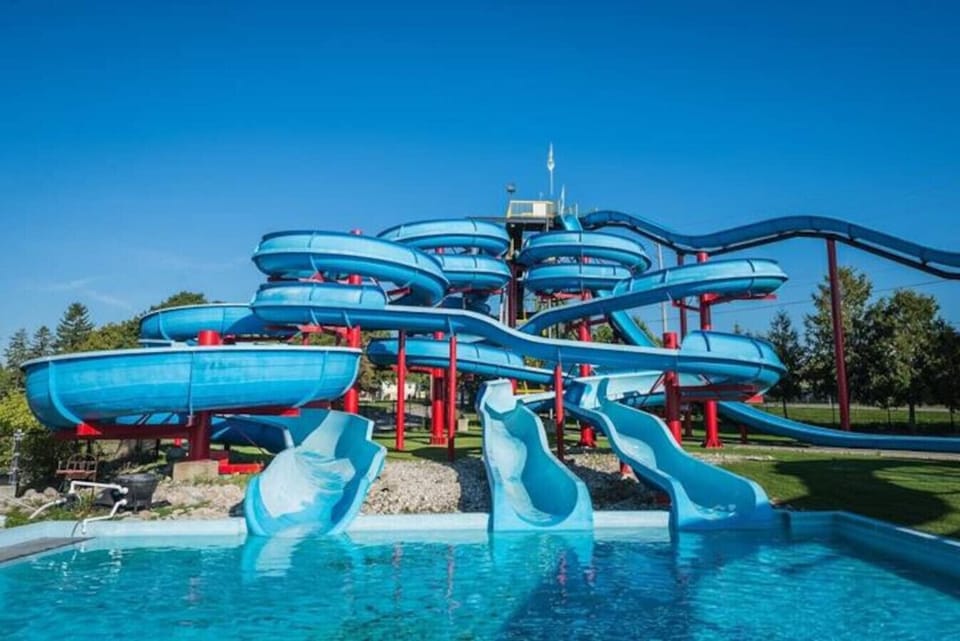 East Park Golf Gardens has some of the best waterslides in the country and is only a 20 minute drive away.