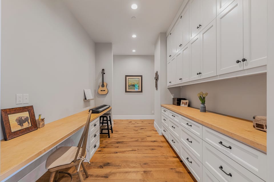 Electric keyboard and additional workspace.