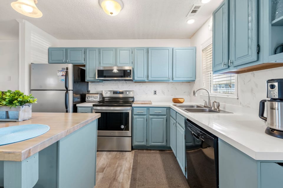 SN572C: Pleasant Seaprise | Kitchen