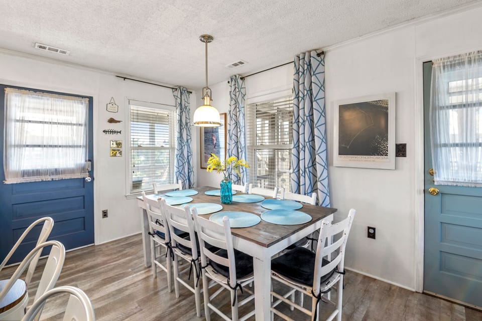SN572C: Pleasant Seaprise | Dining Area