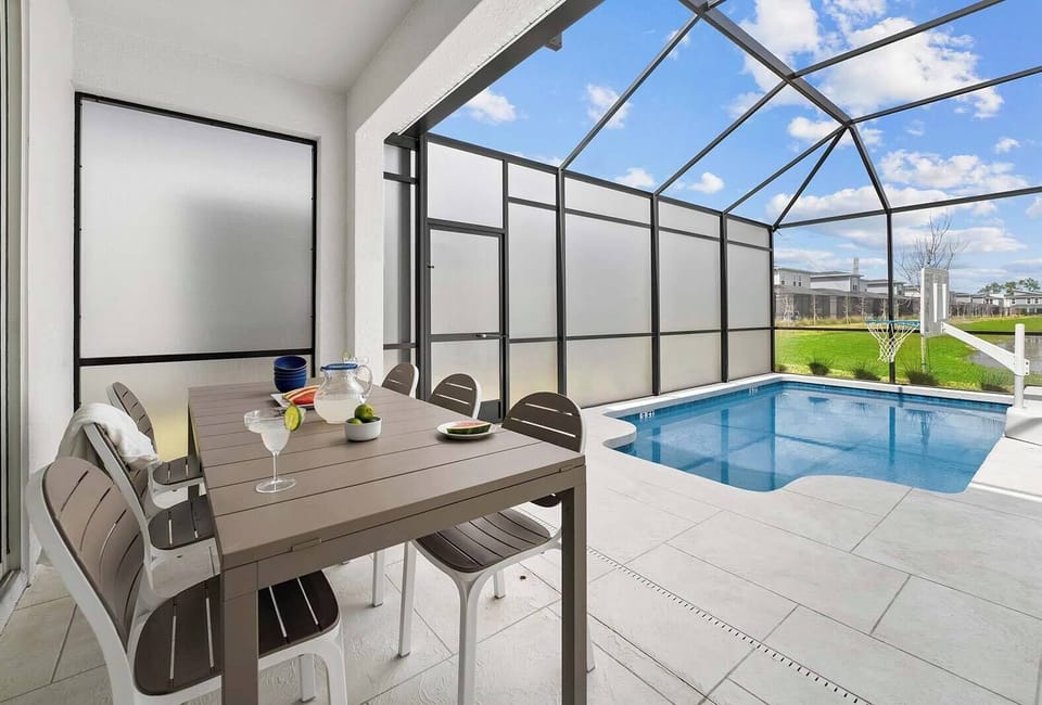 Private Pool & Patio