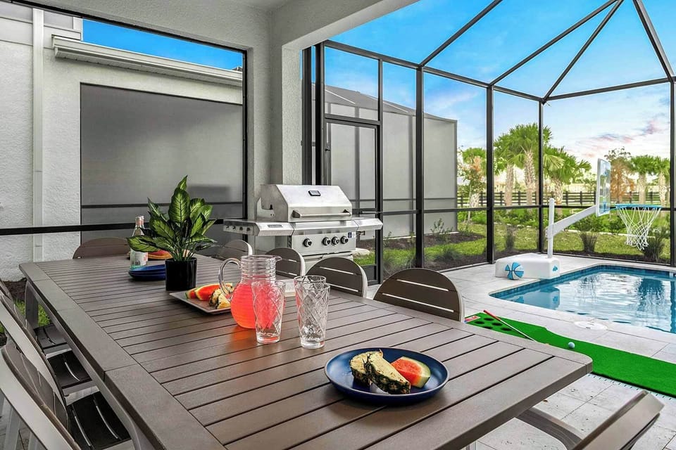 Private Pool & Patio